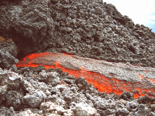 火山岩浆走多少度