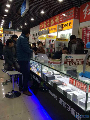 实体店买手机会贵多少钱一个